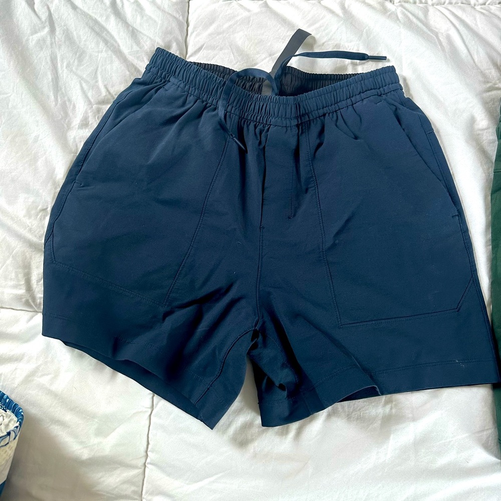 MENS LULULEMON SHORTS NWOT